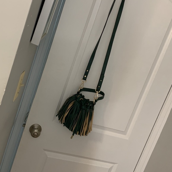 Crossbody. - Picture 2 of 7